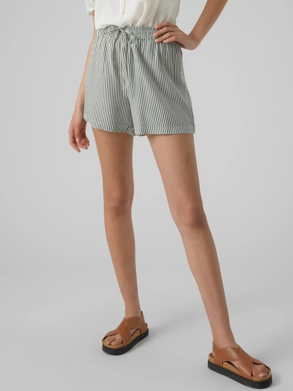 VERO MODA VMBUMPY Shortsit Snow White Hot