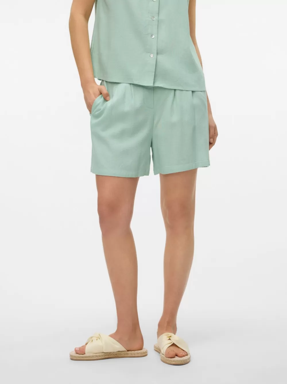 VERO MODA VMJESMILO Shortsit Silt Green Flash Sale
