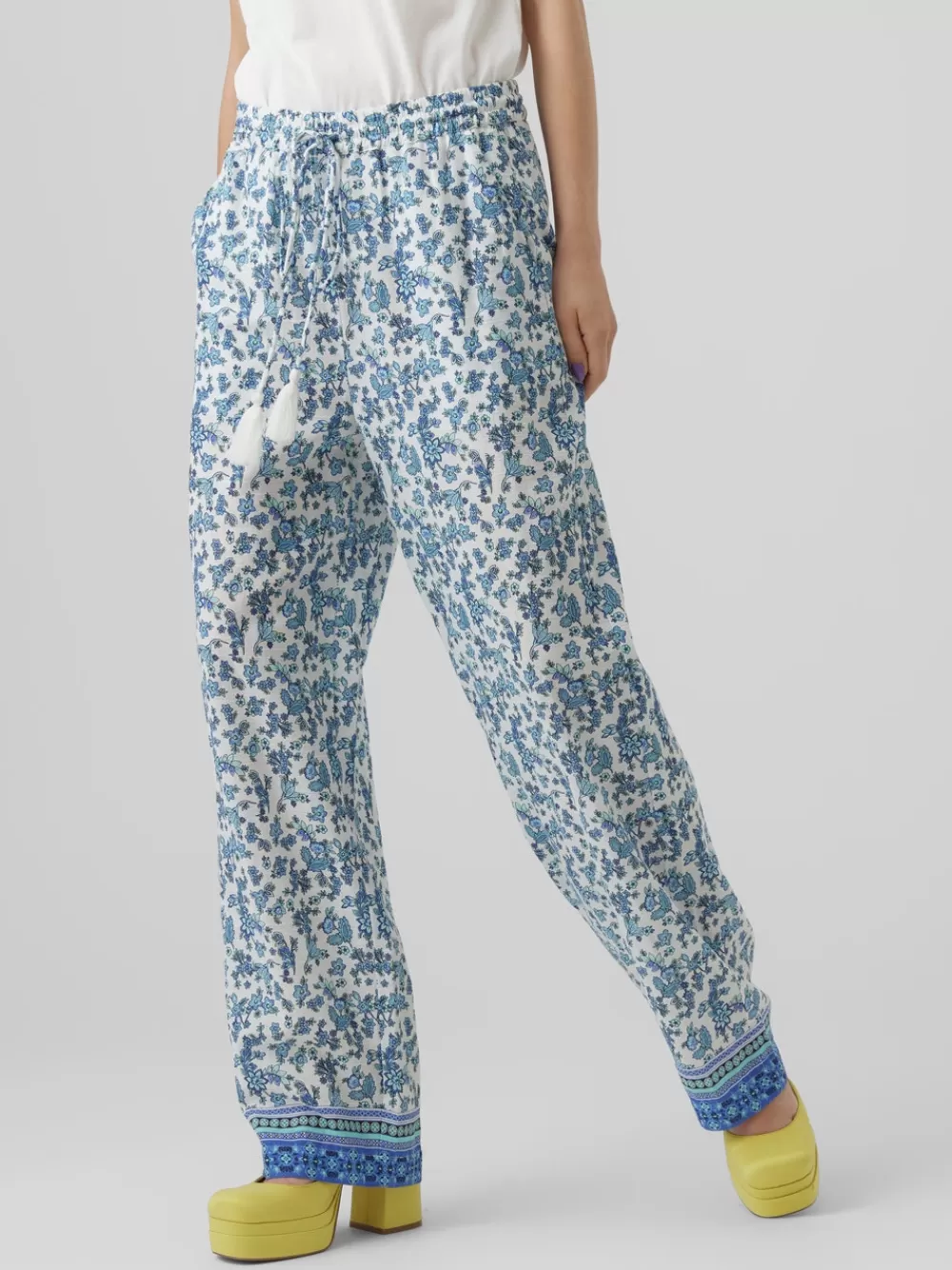 VERO MODA VMMILAN Korkea vyötärö Housut Dazzling Blue Fashion