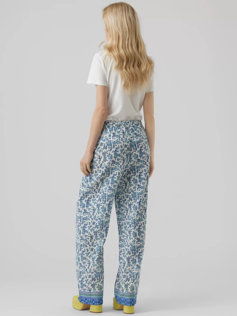 VERO MODA VMMILAN Korkea vyötärö Housut Dazzling Blue Fashion