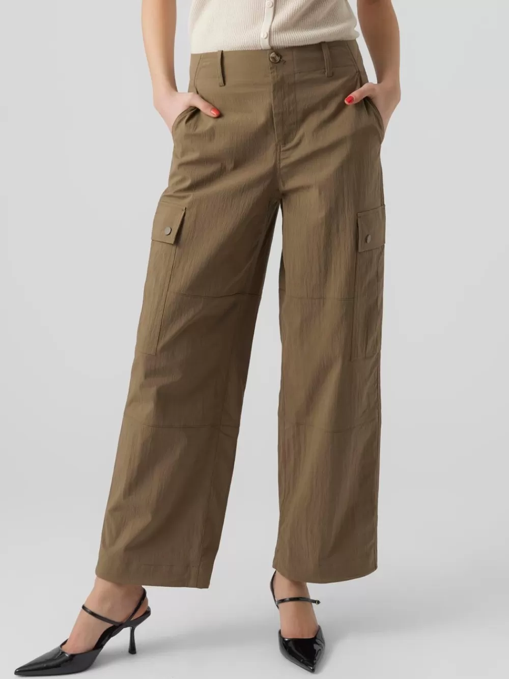 VERO MODA VMRILEY Normaali vyötärö Reisitaskuhousut Capers Fashion