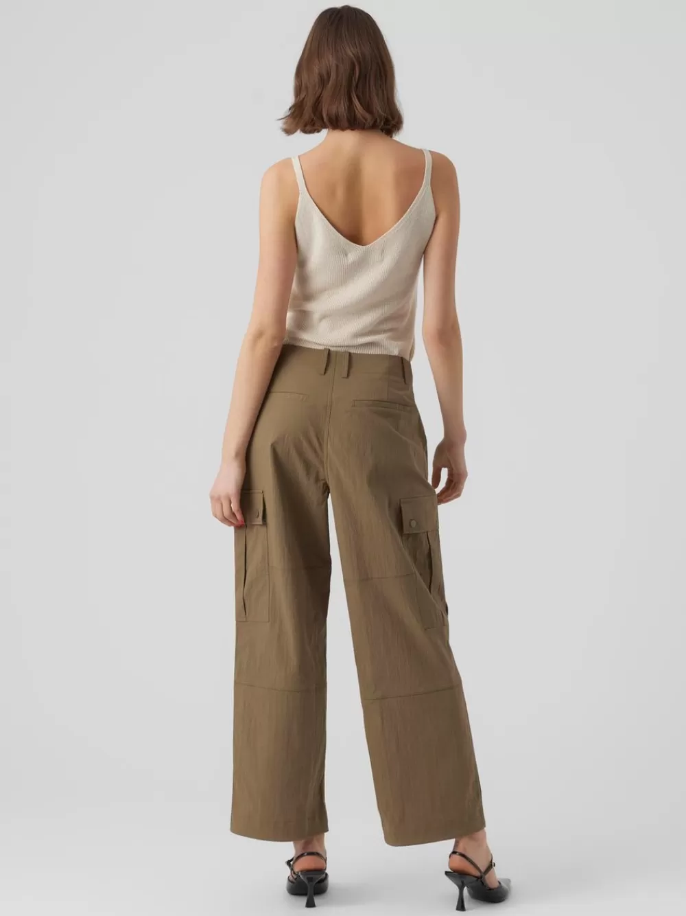 VERO MODA VMRILEY Normaali vyötärö Reisitaskuhousut Capers Fashion