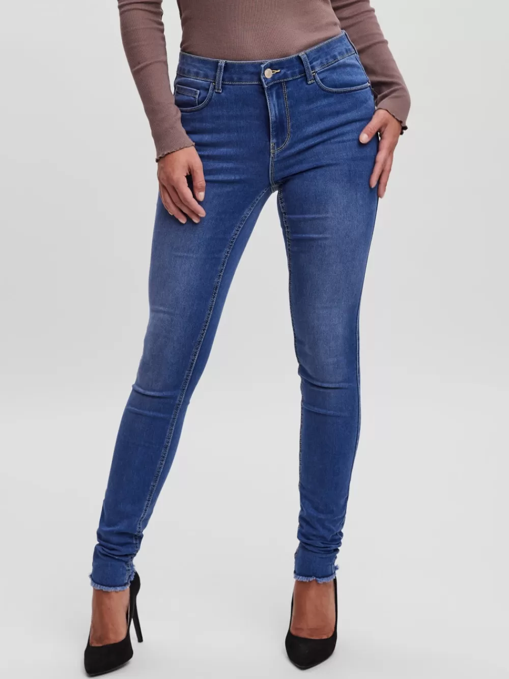 VERO MODA VMSEVEN Normaali vyötärö Slim fit Farkut Medium Blue Denim Clearance